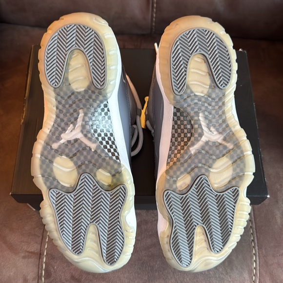 Air Jordan 11 Retro Low - Picture 6 of 10